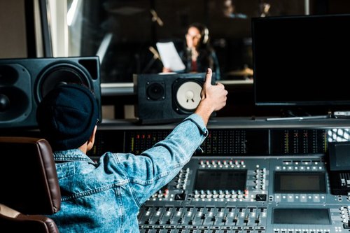 The benefits of a professional recording studio